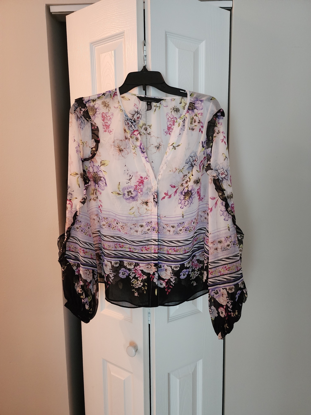 White House Black Market Sheer Floral V-Neck Blouse in White and Black - Picture 1 of 2